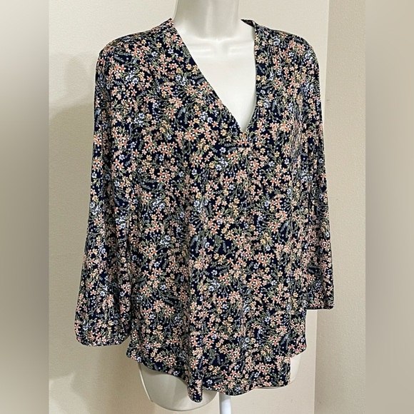 Vince Camuto Women’s Navy Blue Floral Print 3/4 Sleeve V-Neck Relaxed Blouse s M - Picture 3 of 11